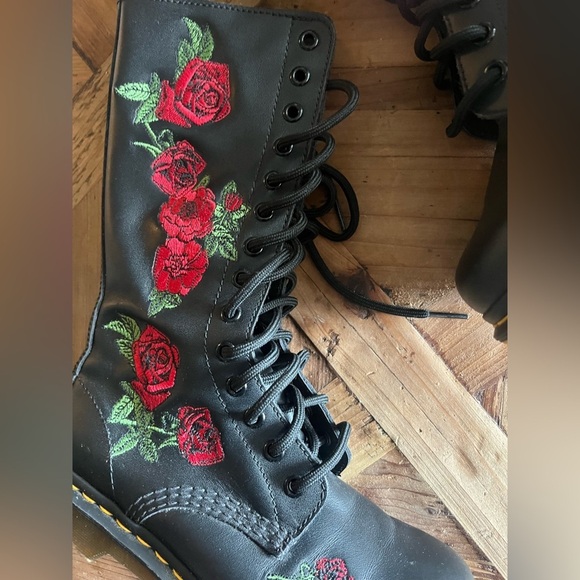 Dr Martens Floral Embroidered Boots - Picture 3 of 6
